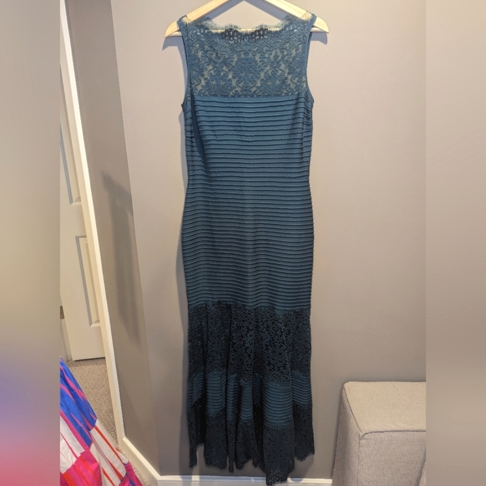 Tadashi Shoji Blue Pintuck Jersey & Illusion Lace Full Length Gown Size Medium - Picture 4 of 8